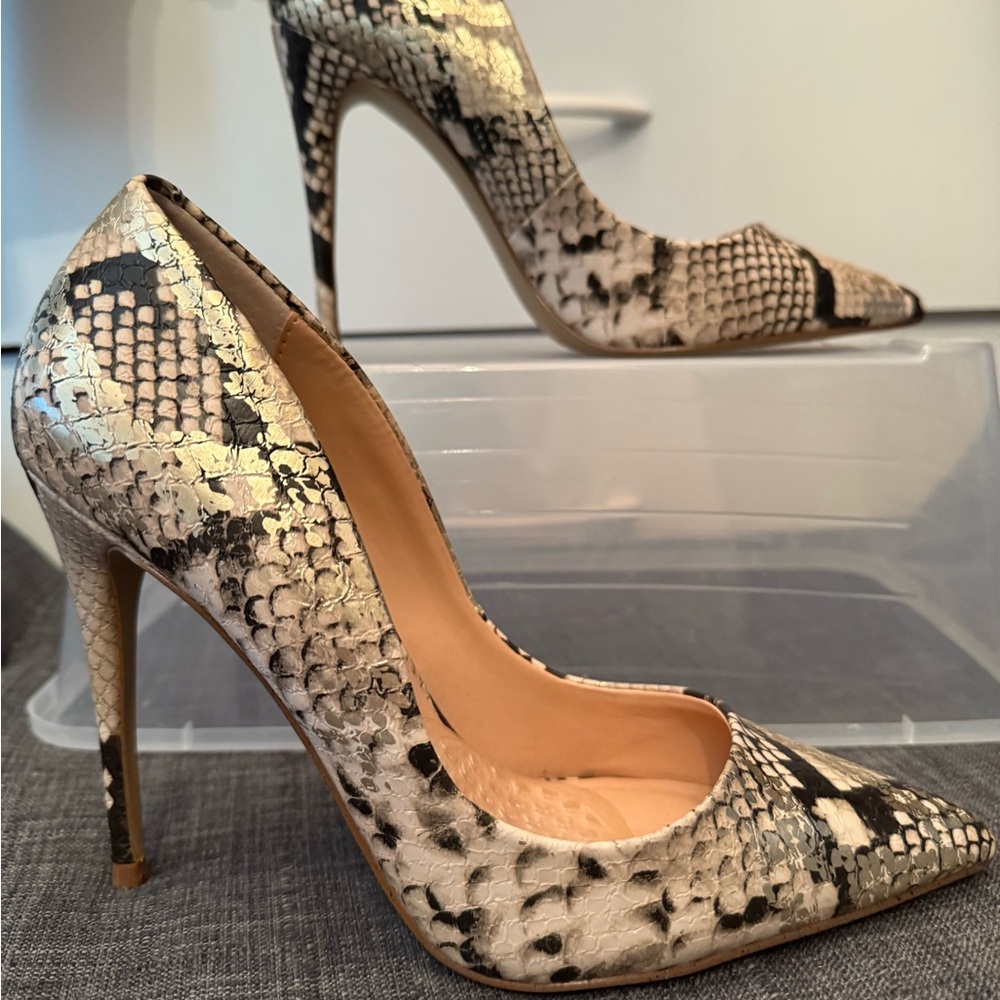 Steve Madden Black and Cream Snakeskin Heels